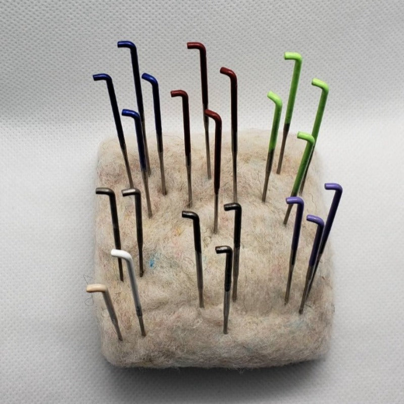18 Triangle (3 most used sizes) Needle Felting Needles, 6 each triangle 38g 40g and 42g .Wet /dry felting. 2 Cases included!