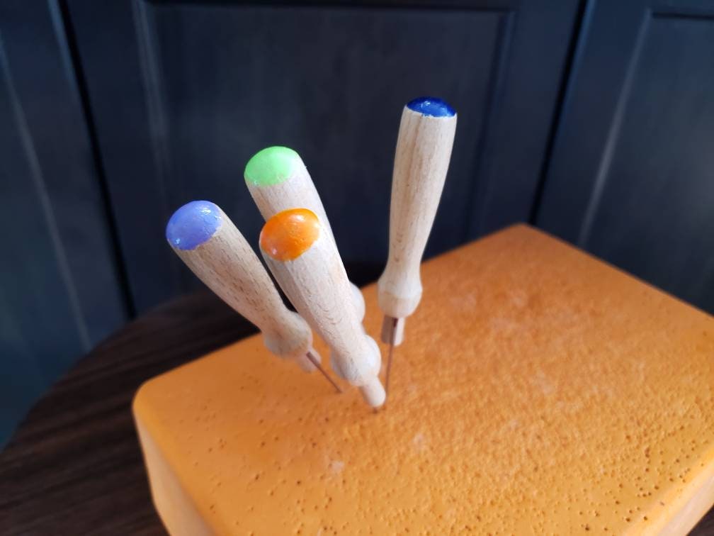 Wood Needle felting handle, 1 or a set, beach wood, No varnish easy to stain or paint. Holds 3inch felting needles.