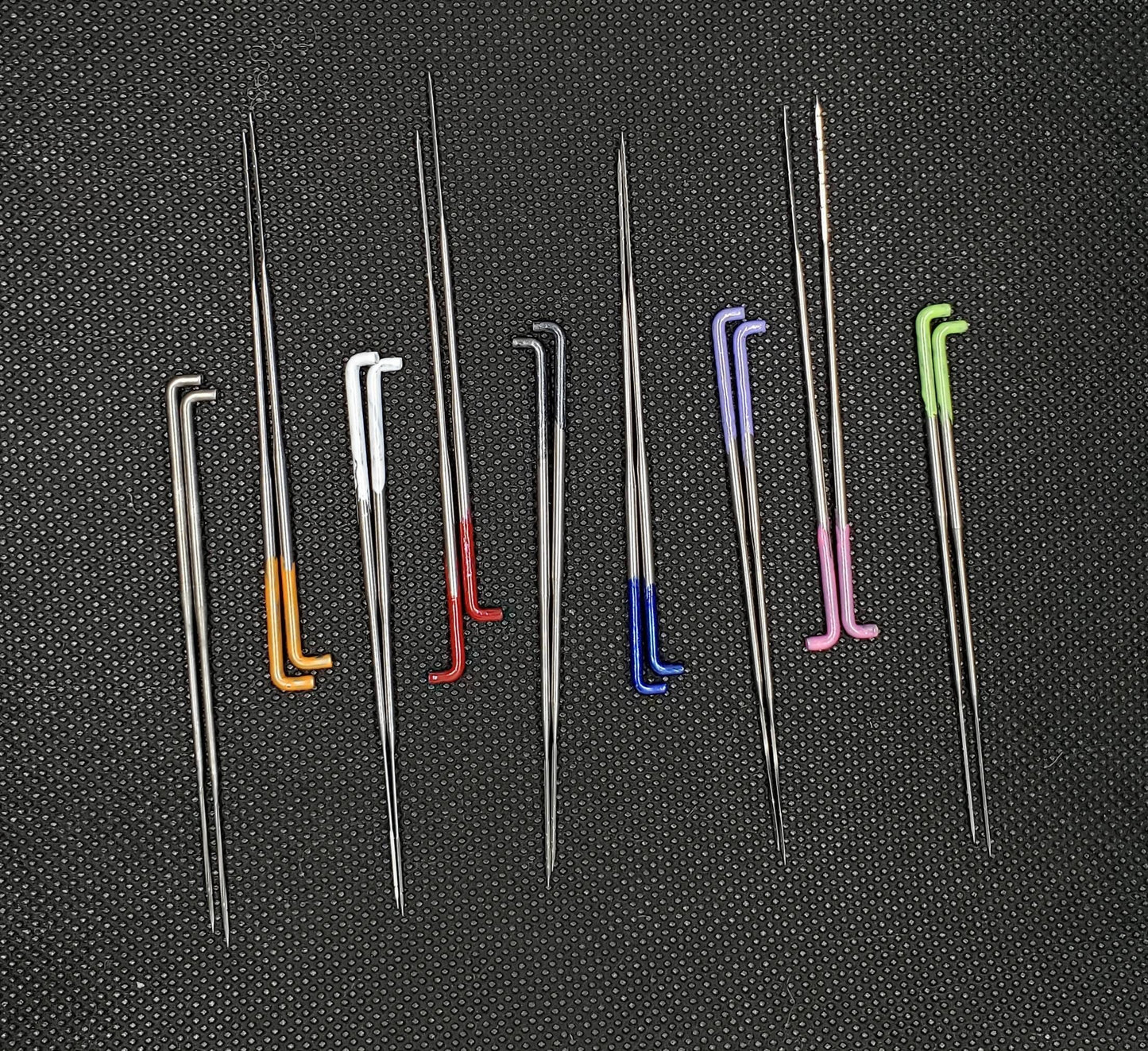 22 mix needle felting needles, 7 kinds. All you will need. Triangle crown spiral star and spiral/star combo.Case incl.