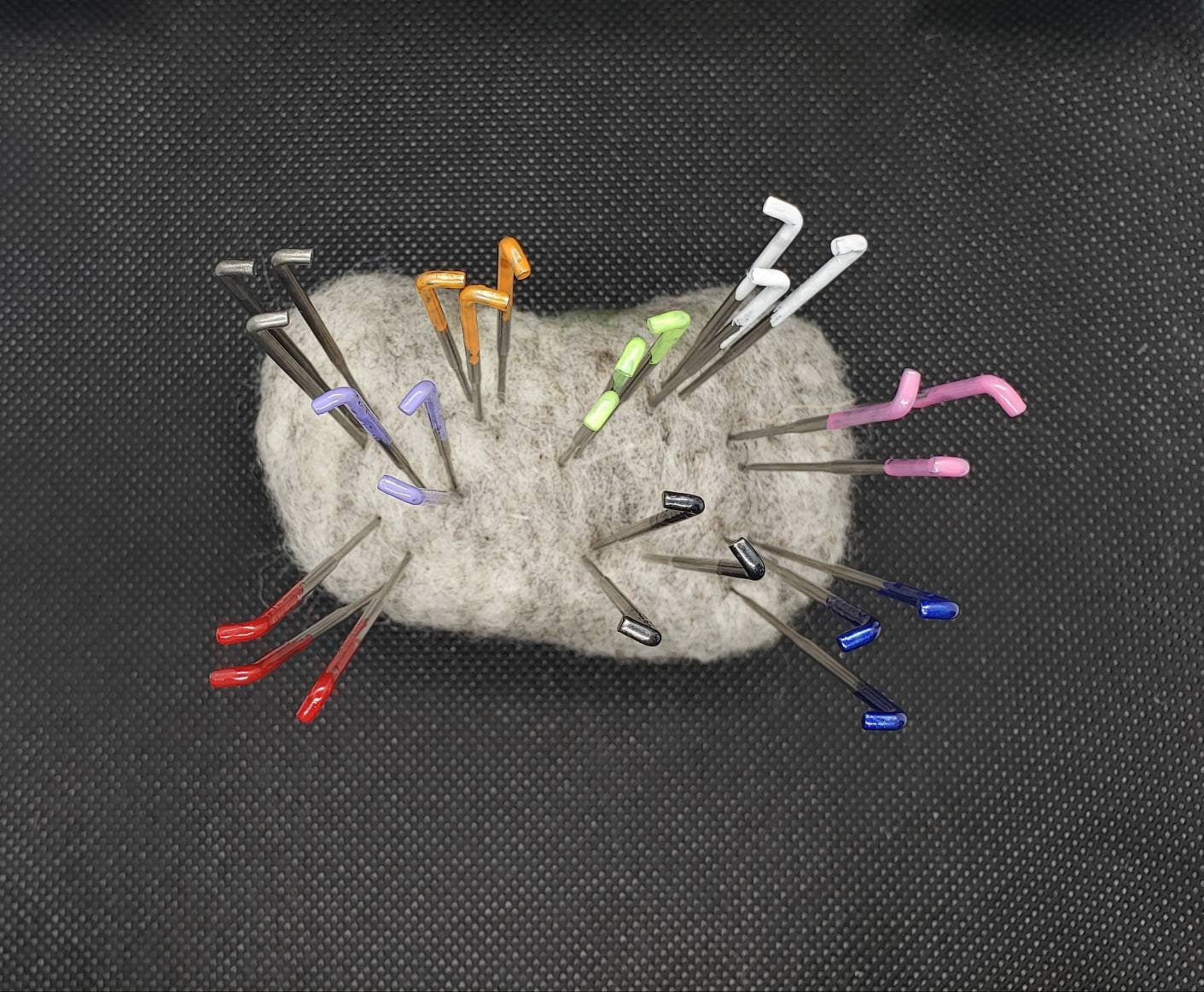 Needle felting needles comfort set. 22 mixed colour coded needles, 5 colored wooden holder, leather finger covers, Full kit felting supplies