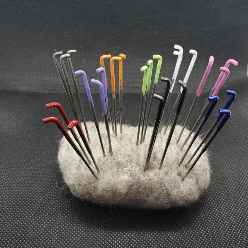 felting wood holder set for 8 needles. Comes with leather finger covers, 40g / 42g triangle needles. Perfect for frizz free finish.