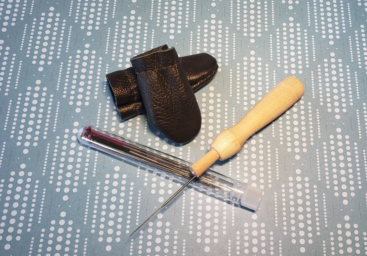 Needle felting needles, 9 different kinds, holder & finger protectors