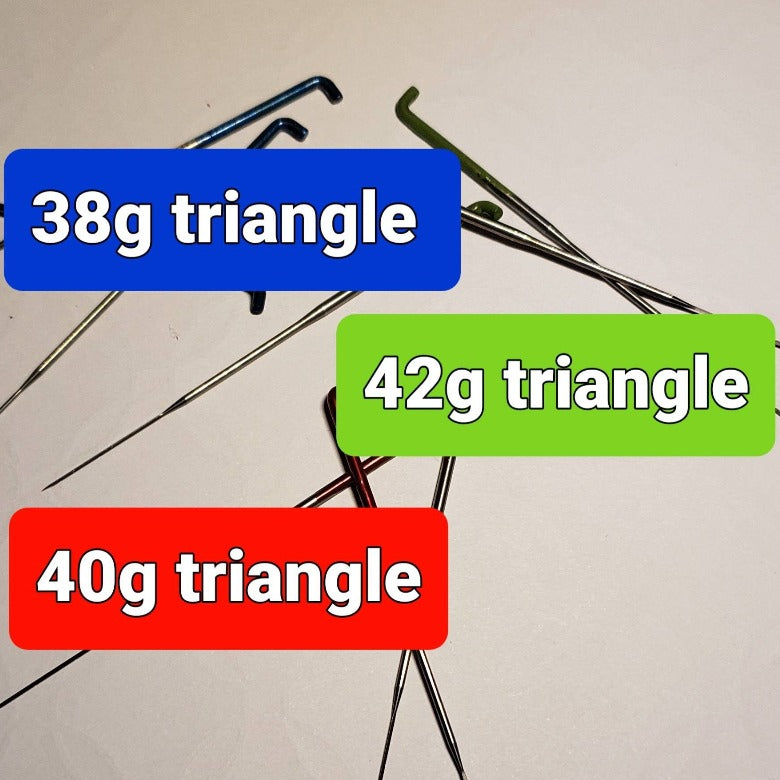 18 Triangle (3 most used sizes) Needle Felting Needles, 6 each triangle 38g 40g and 42g .Wet /dry felting. 2 Cases included!