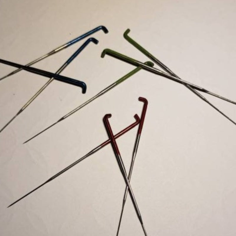 18 Triangle (3 most used sizes) Needle Felting Needles, 6 each triangle 38g 40g and 42g .Wet /dry felting. 2 Cases included!