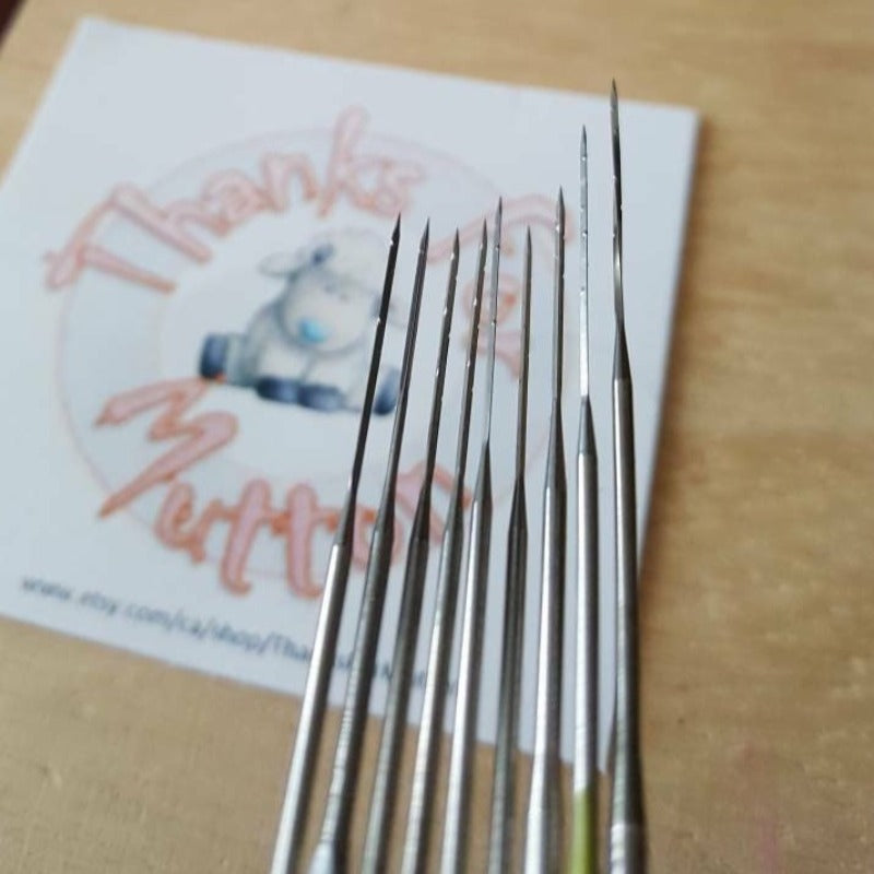 22 mix needle felting needles, 7 kinds. All you will need. Triangle crown spiral star and spiral/star combo.Case incl.
