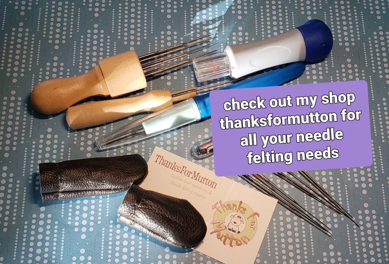Needle felting needles comfort set. 22 mixed colour coded needles, 5 colored wooden holder, leather finger covers, Full kit felting supplies