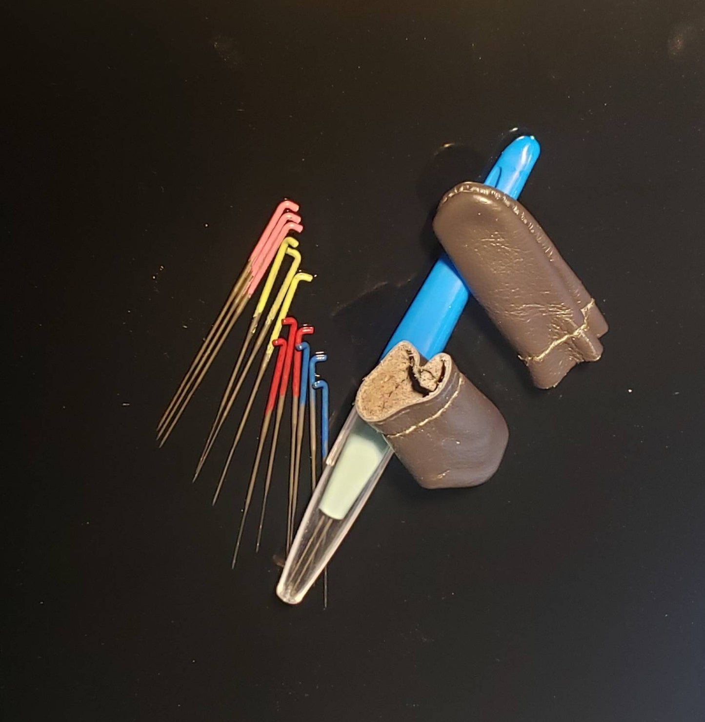 Triangle needle felting set. 12 needles, 3 pen holder, leather finger cover, 3 of 36g 38g 40g and 42g triangle needles