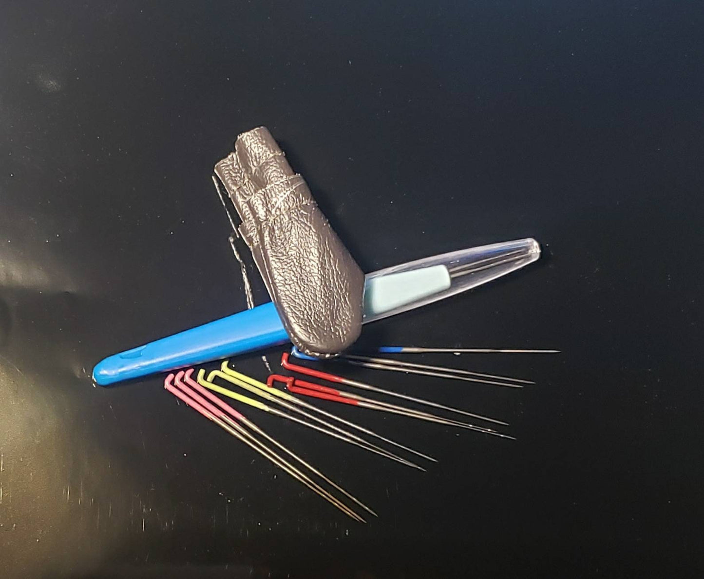 Triangle needle felting set. 12 needles, 3 pen holder, leather finger cover, 3 of 36g 38g 40g and 42g triangle needles