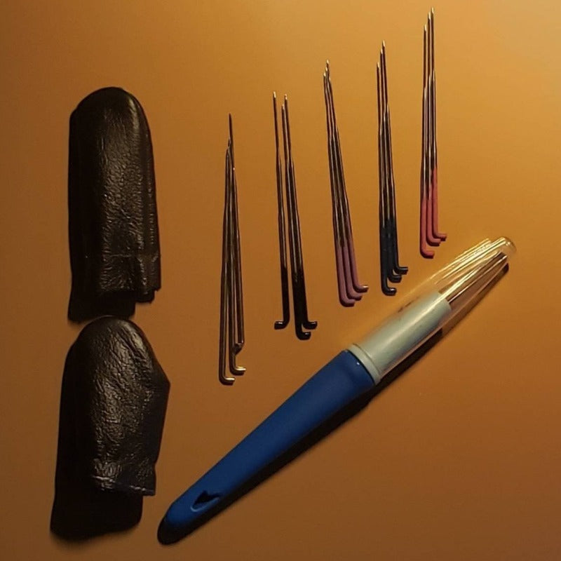 Coarse needle felting set. 15 needles, 3 pen holder, leather finger cover, 36g and 38g triangle, 38g star, 40g spiral, 38g star spiral combo