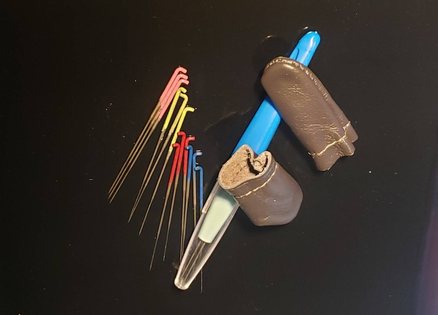 Triangle needle felting set. 12 needles, 3 pen holder, leather finger cover, 3 of 36g 38g 40g and 42g triangle needles
