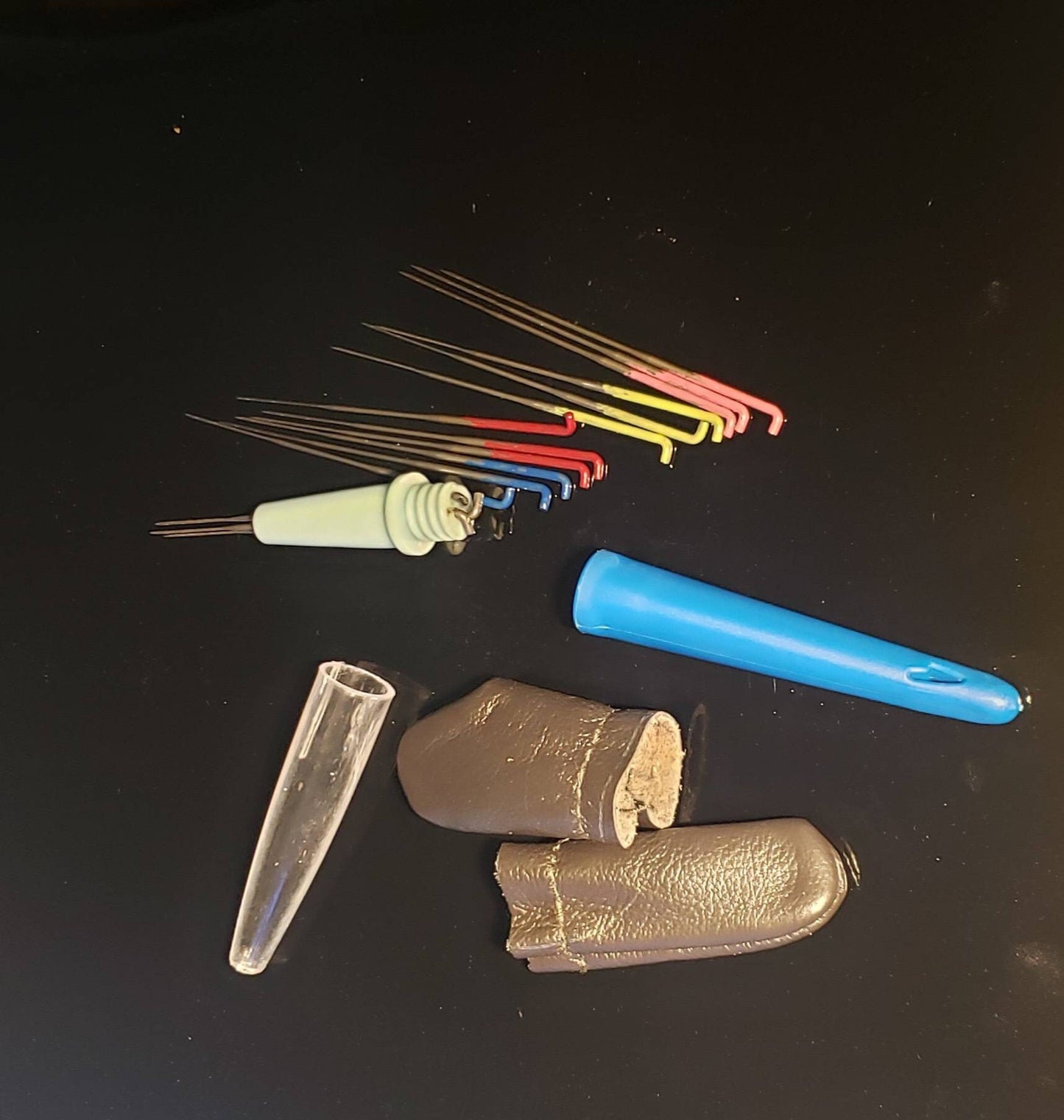 Triangle needle felting set. 12 needles, 3 pen holder, leather finger cover, 3 of 36g 38g 40g and 42g triangle needles